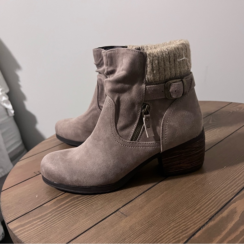 Ankle booties. Small heel. Warm and comfy!